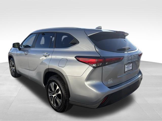 used 2023 Toyota Highlander car, priced at $30,988