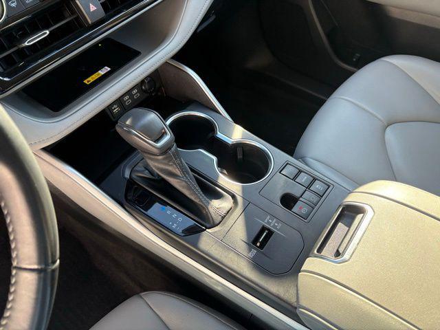 used 2023 Toyota Highlander car, priced at $30,988