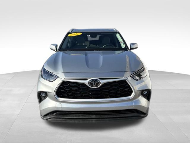 used 2023 Toyota Highlander car, priced at $30,988