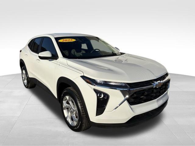 used 2025 Chevrolet Trax car, priced at $15,998