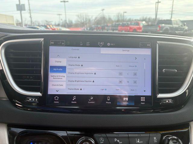 used 2024 Chrysler Pacifica car, priced at $28,585