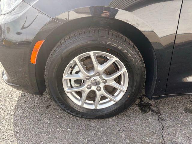 used 2024 Chrysler Pacifica car, priced at $28,585