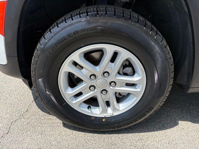 used 2023 Jeep Grand Cherokee car, priced at $28,408
