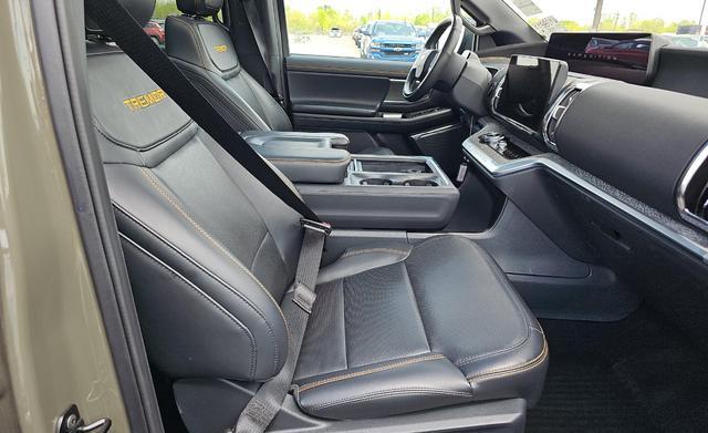 used 2025 Ford Expedition car, priced at $73,130