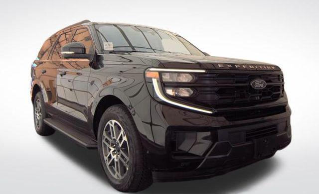 used 2025 Ford Expedition car, priced at $58,998