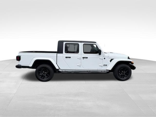 used 2022 Jeep Gladiator car, priced at $26,900