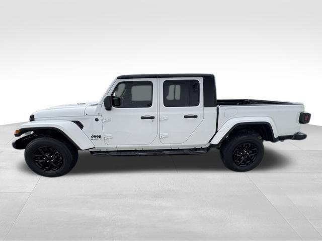 used 2022 Jeep Gladiator car, priced at $26,900