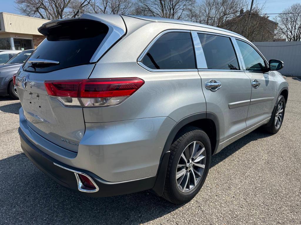 used 2018 Toyota Highlander car, priced at $22,995