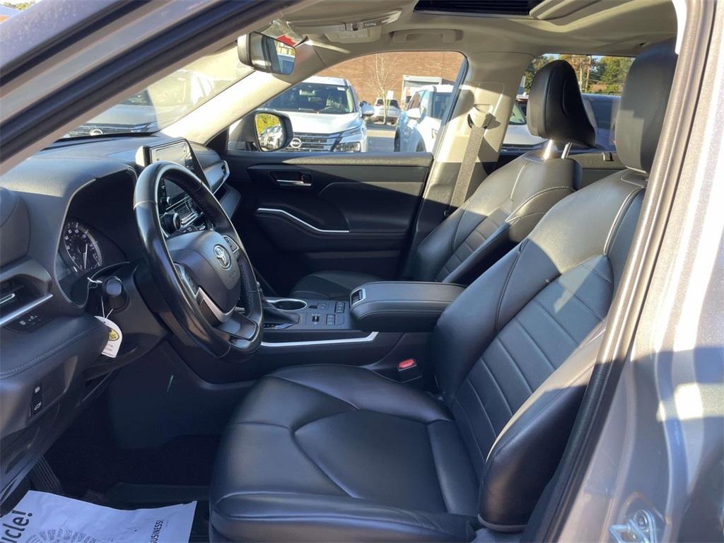 used 2022 Toyota Highlander car, priced at $33,333
