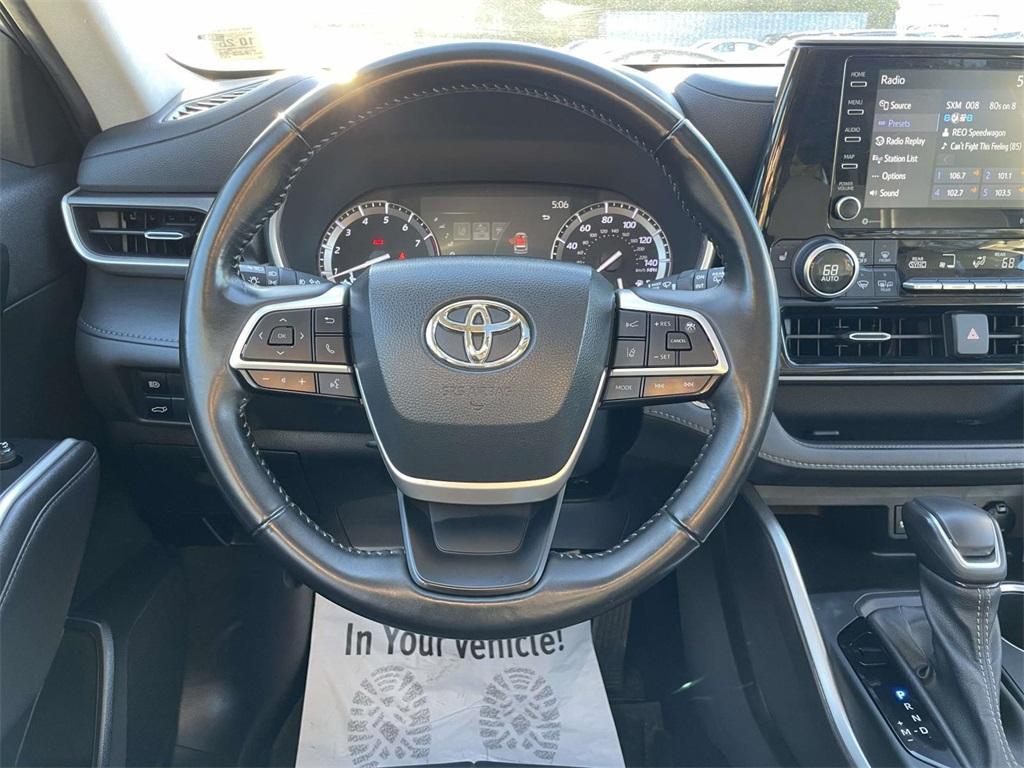 used 2022 Toyota Highlander car, priced at $33,333