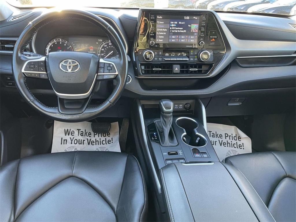 used 2022 Toyota Highlander car, priced at $33,333