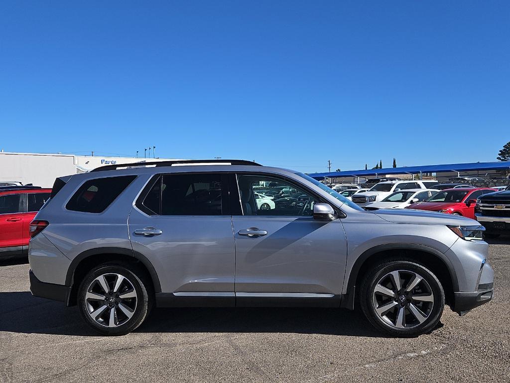 used 2025 Honda Pilot car, priced at $42,925
