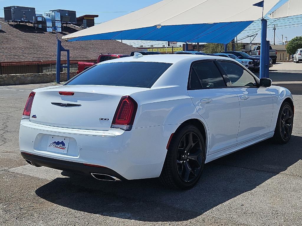 used 2022 Chrysler 300 car, priced at $29,991