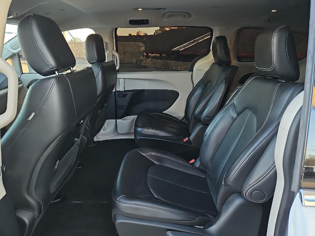 used 2022 Chrysler Pacifica Hybrid car, priced at $22,991