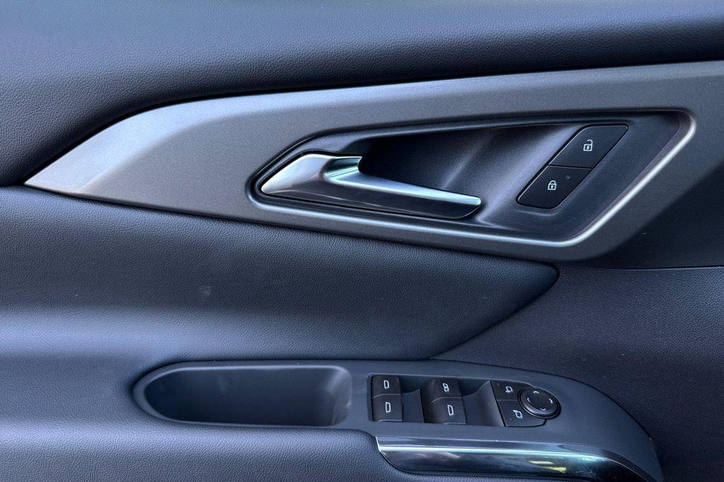 new 2026 Chevrolet Traverse car, priced at $43,420