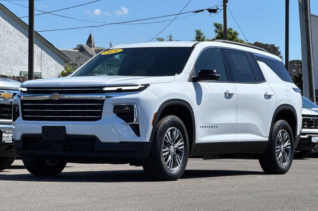 new 2026 Chevrolet Traverse car, priced at $42,195