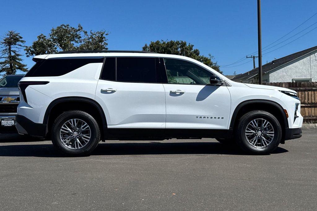 new 2026 Chevrolet Traverse car, priced at $42,195