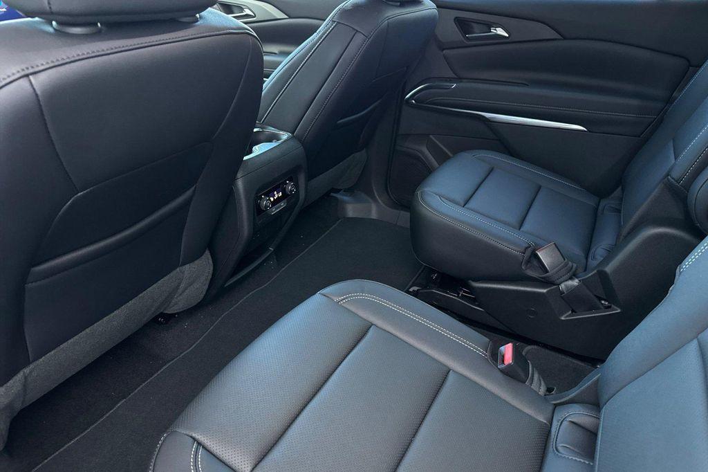 new 2026 Chevrolet Traverse car, priced at $42,195