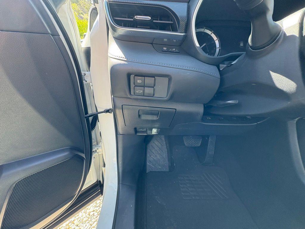 used 2021 Toyota Highlander car, priced at $28,464
