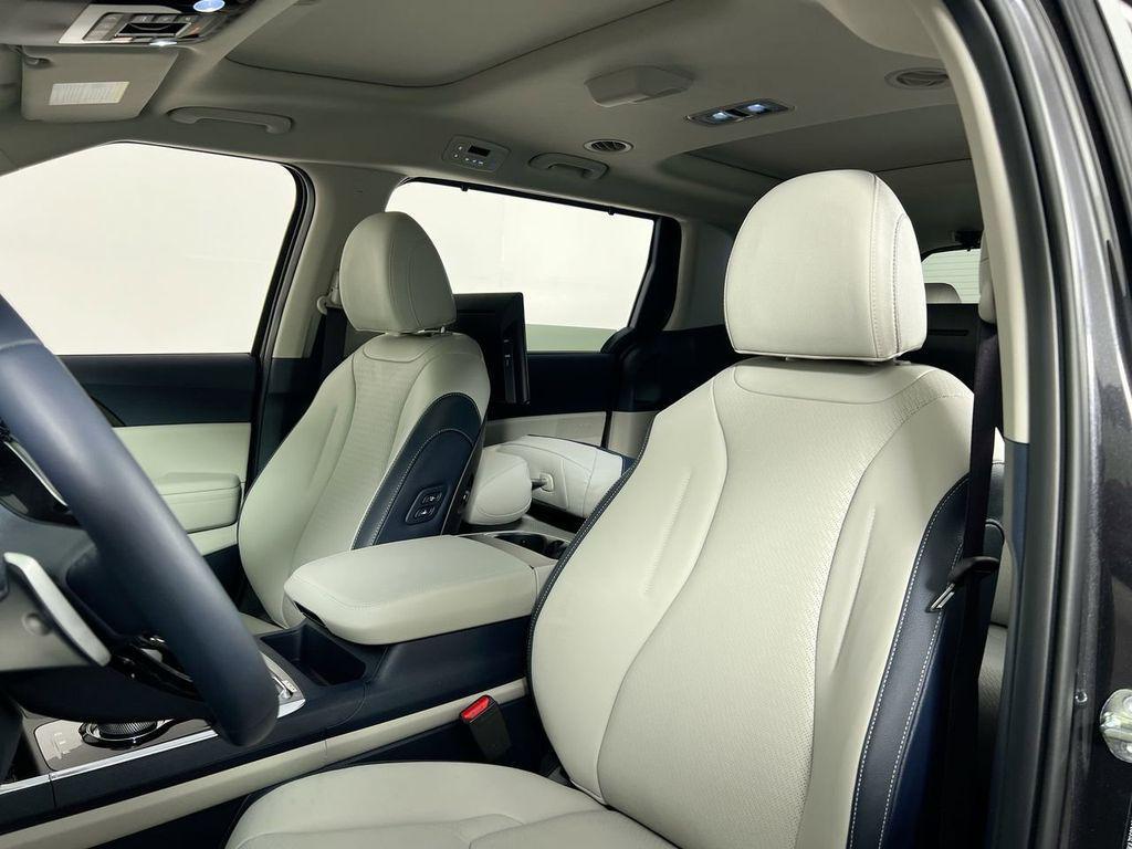 new 2026 Kia Carnival Hybrid car, priced at $55,385