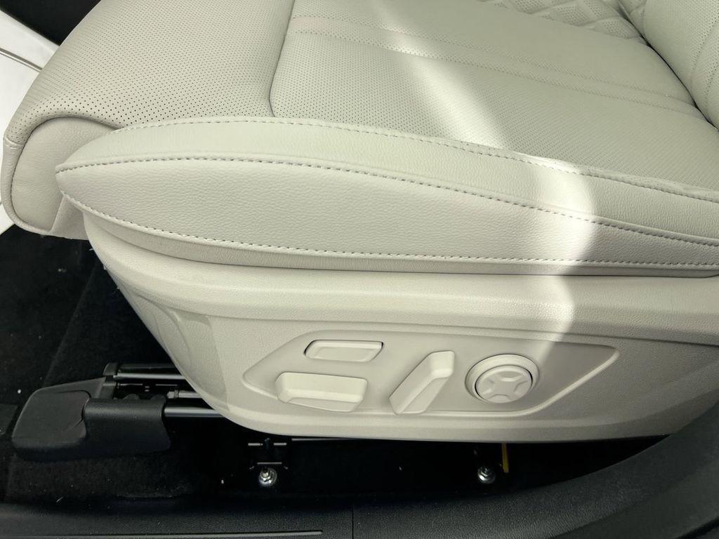 new 2026 Kia Sorento Hybrid car, priced at $47,715