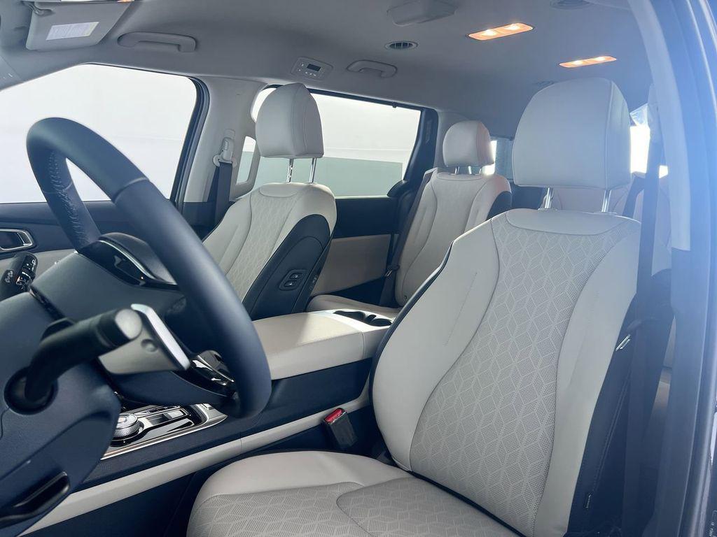 new 2026 Kia Carnival Hybrid car, priced at $40,301