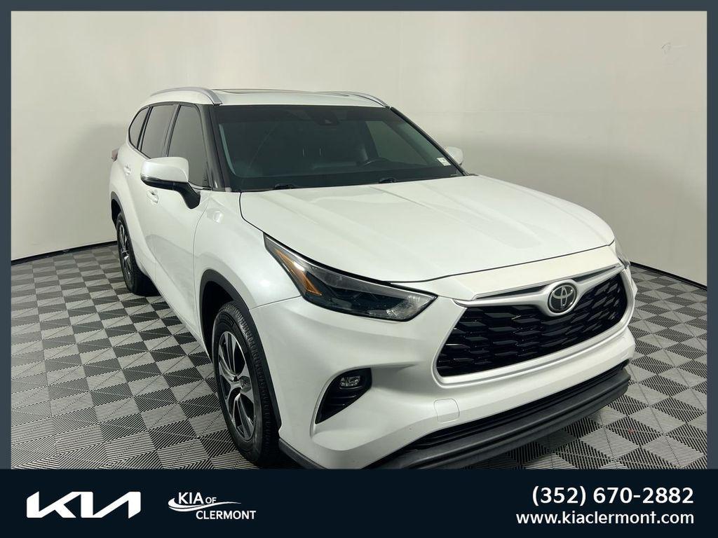 used 2022 Toyota Highlander car, priced at $32,335
