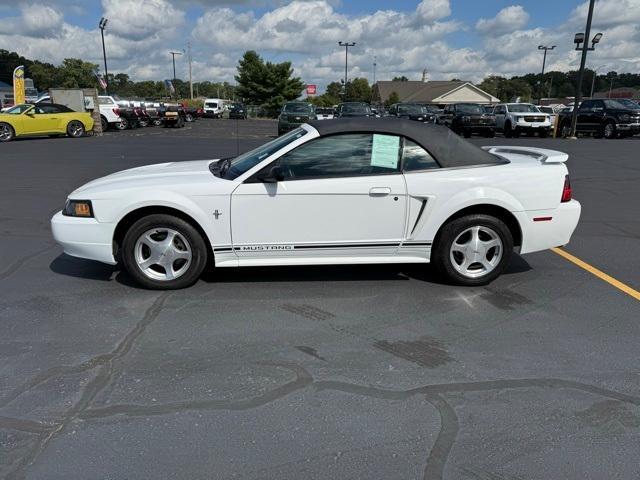 used 2001 Ford Mustang car