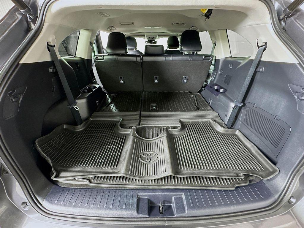 used 2022 Toyota Highlander car, priced at $32,984