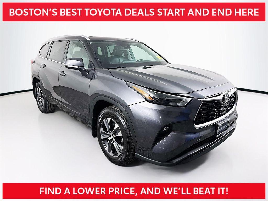 used 2022 Toyota Highlander car, priced at $34,398