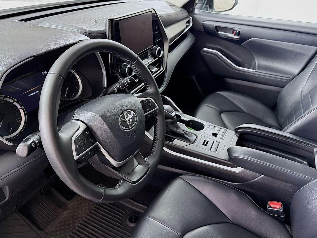 used 2023 Toyota Highlander car, priced at $39,087