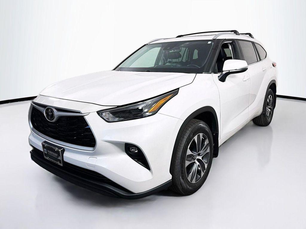 used 2023 Toyota Highlander car, priced at $39,087