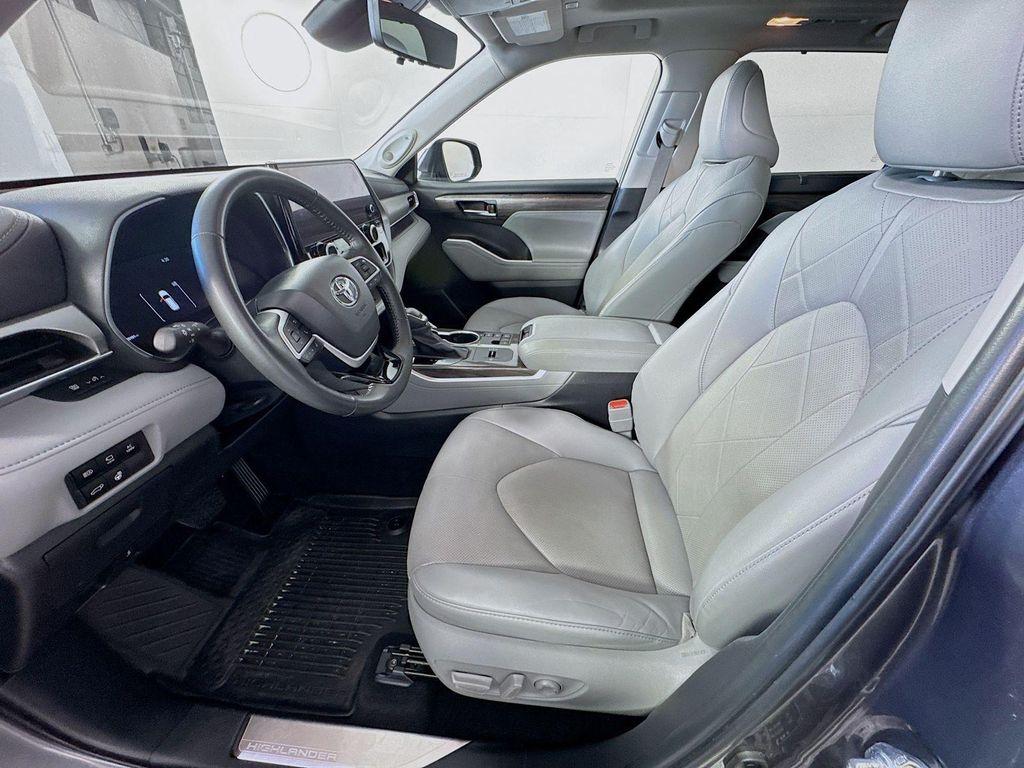 used 2024 Toyota Highlander Hybrid car, priced at $50,646
