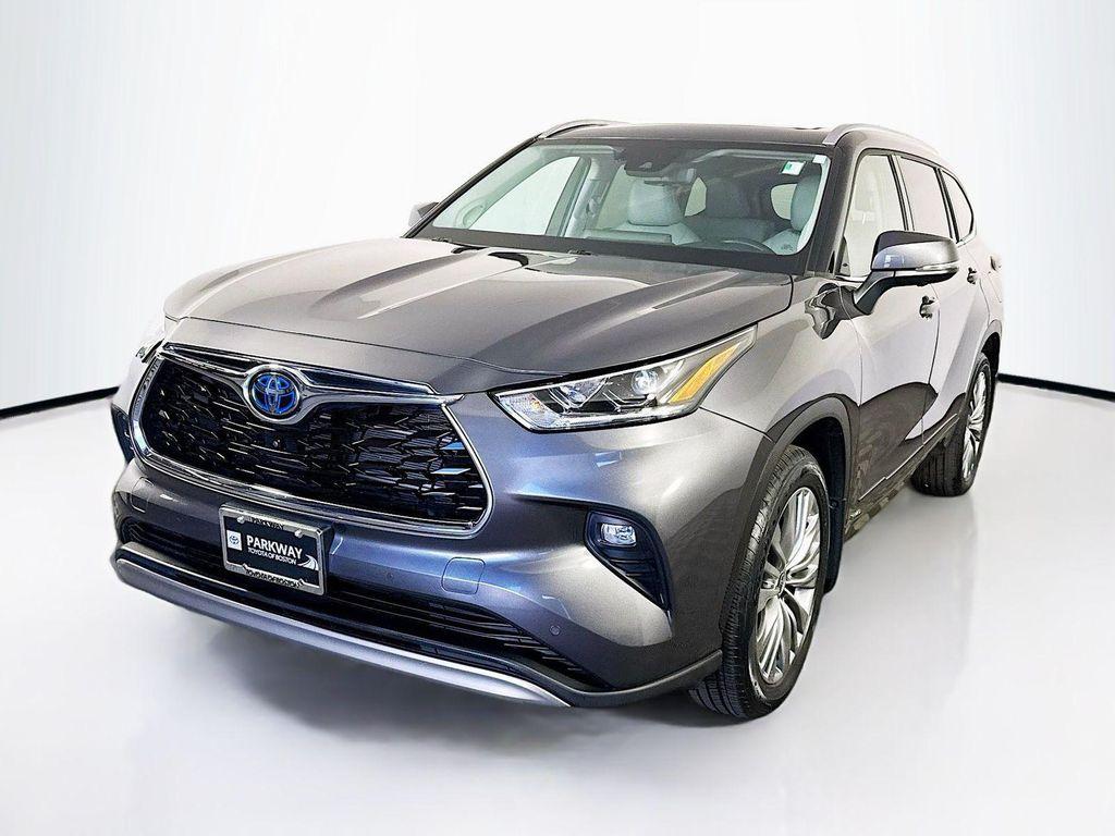 used 2024 Toyota Highlander Hybrid car, priced at $50,646