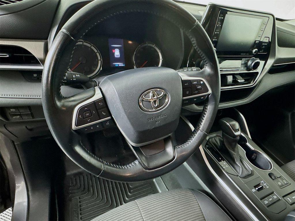 used 2022 Toyota Highlander car, priced at $29,994