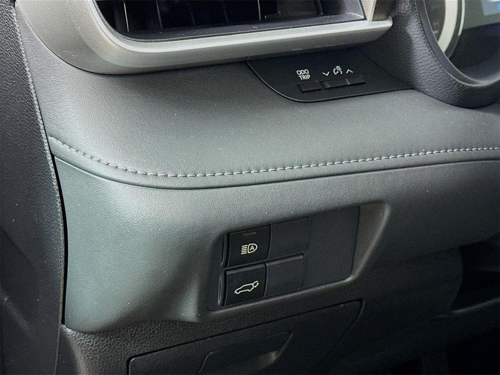 used 2022 Toyota Highlander car, priced at $29,994