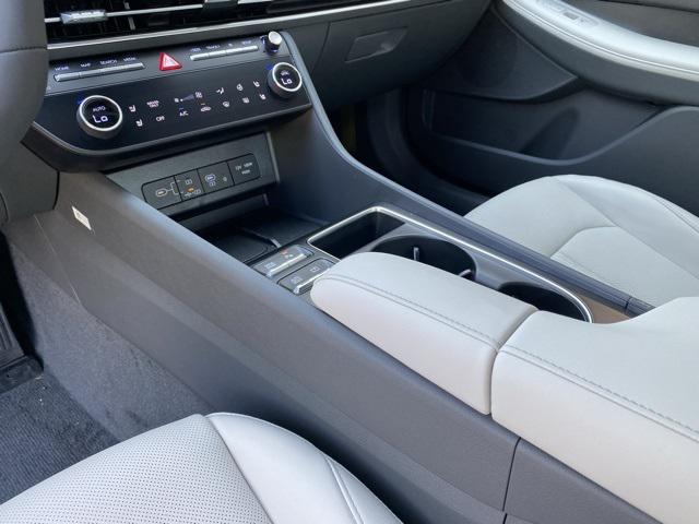 new 2025 Hyundai Sonata Hybrid car, priced at $37,644