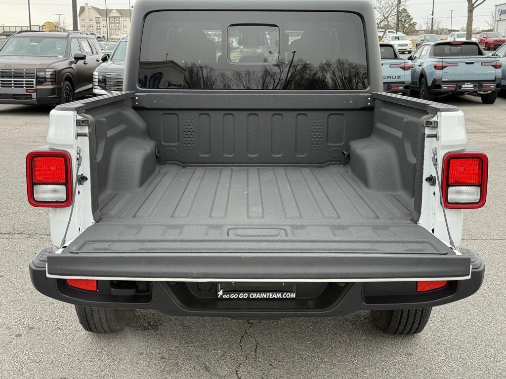 used 2025 Jeep Gladiator car, priced at $38,989