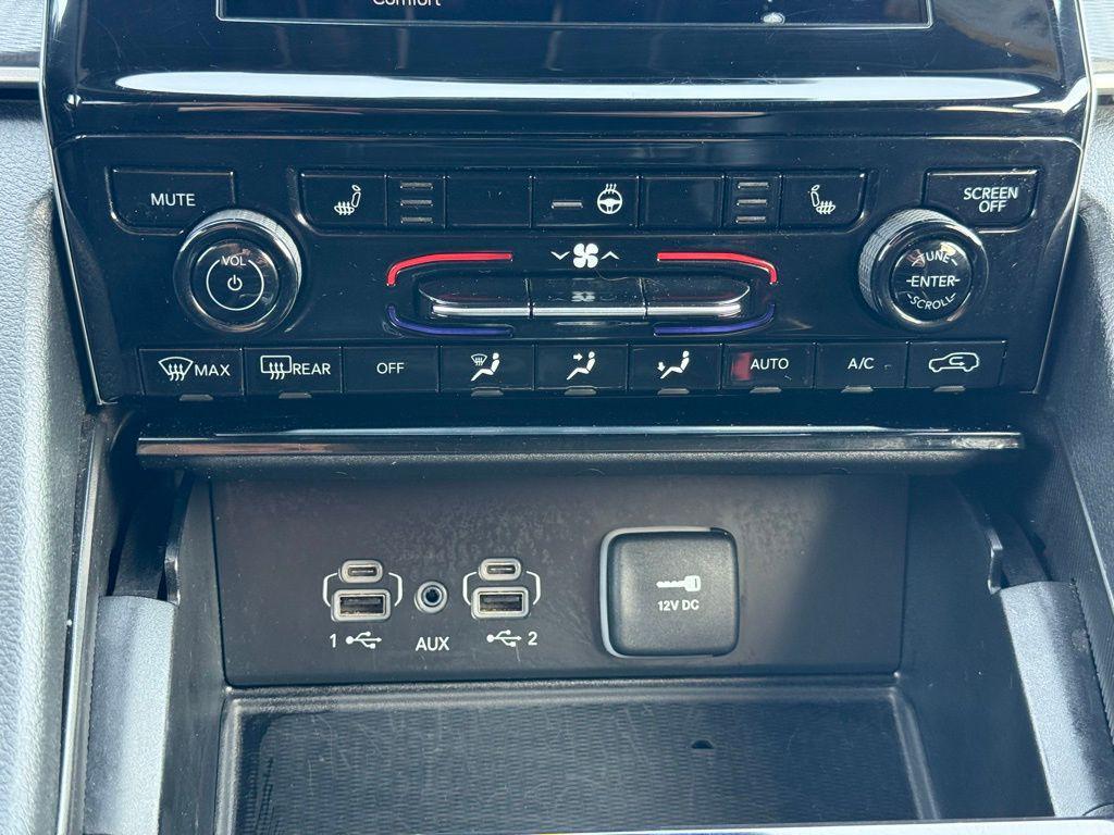 used 2024 Jeep Grand Cherokee L car, priced at $31,989