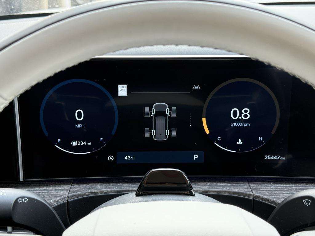 used 2025 Hyundai Santa Fe car, priced at $38,489