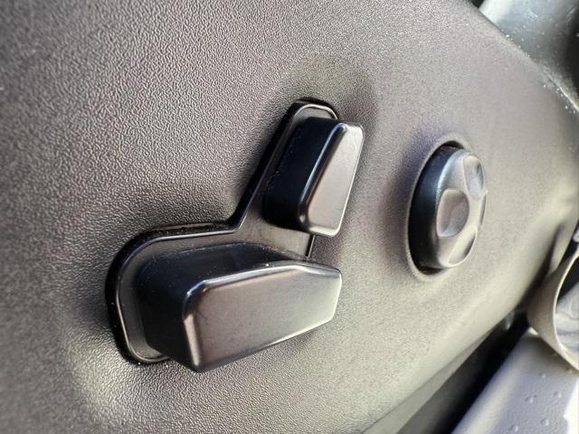 used 2022 Chrysler Pacifica Hybrid car, priced at $19,576