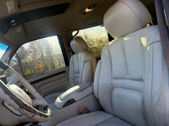used 2000 Cadillac Escalade car, priced at $4,476