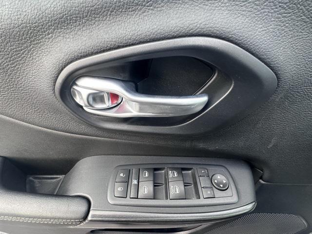 used 2016 Jeep Cherokee car, priced at $10,595