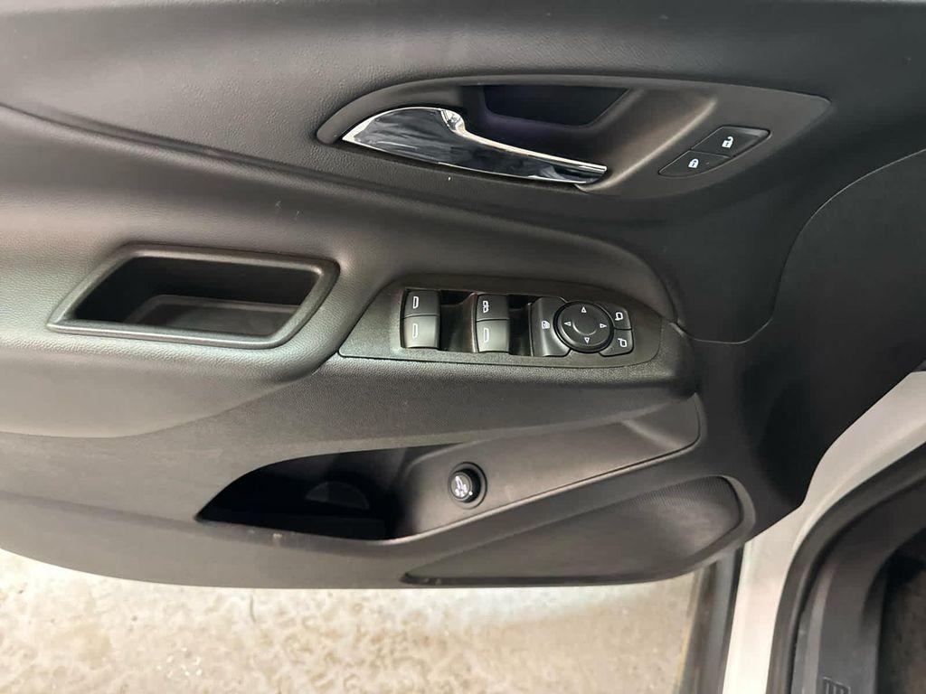 used 2024 Chevrolet Equinox car, priced at $25,999