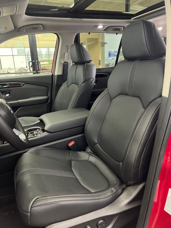 new 2025 Honda Pilot car, priced at $53,450