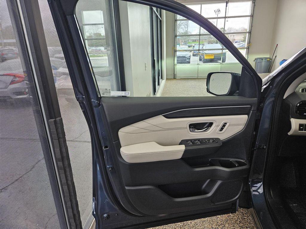 new 2026 Honda Pilot car, priced at $53,790