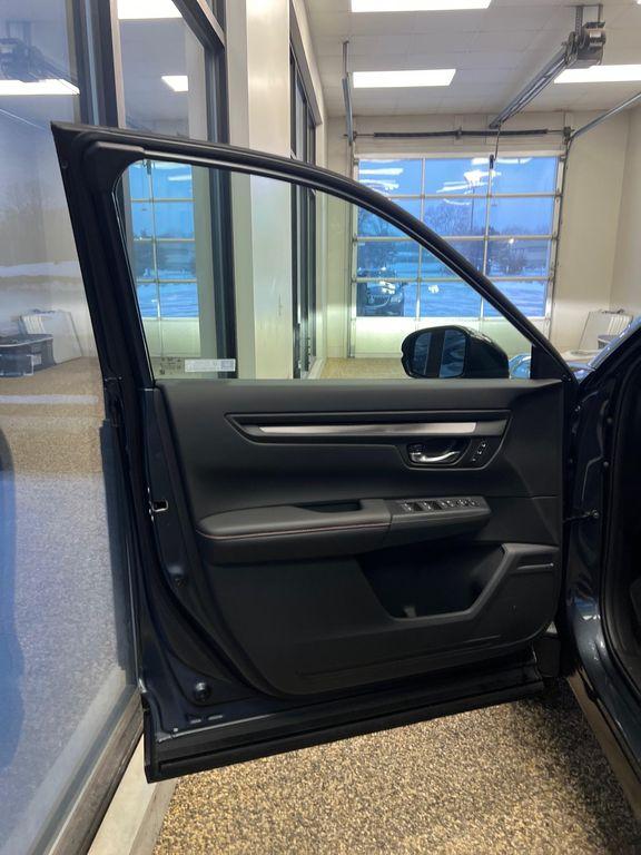 new 2026 Honda CR-V Hybrid car, priced at $41,675