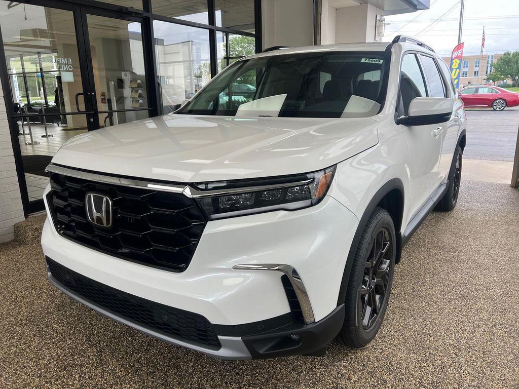 new 2025 Honda Pilot car, priced at $53,405