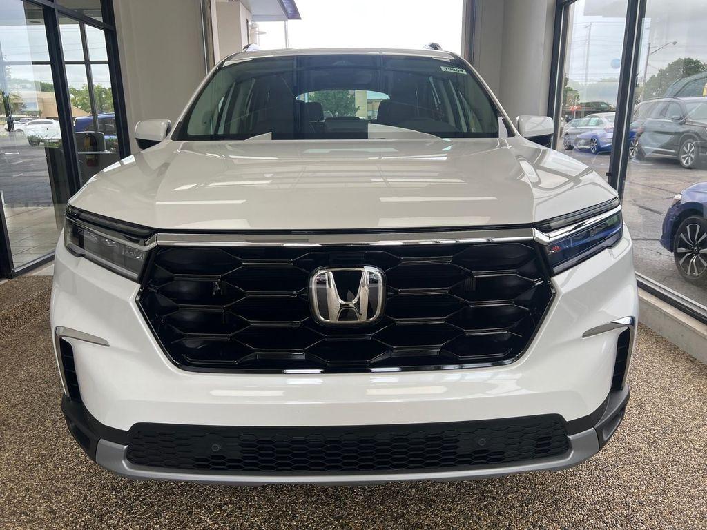 new 2025 Honda Pilot car, priced at $53,405