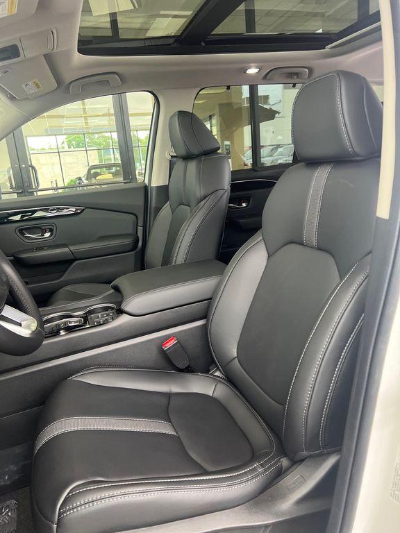 new 2025 Honda Pilot car, priced at $53,405